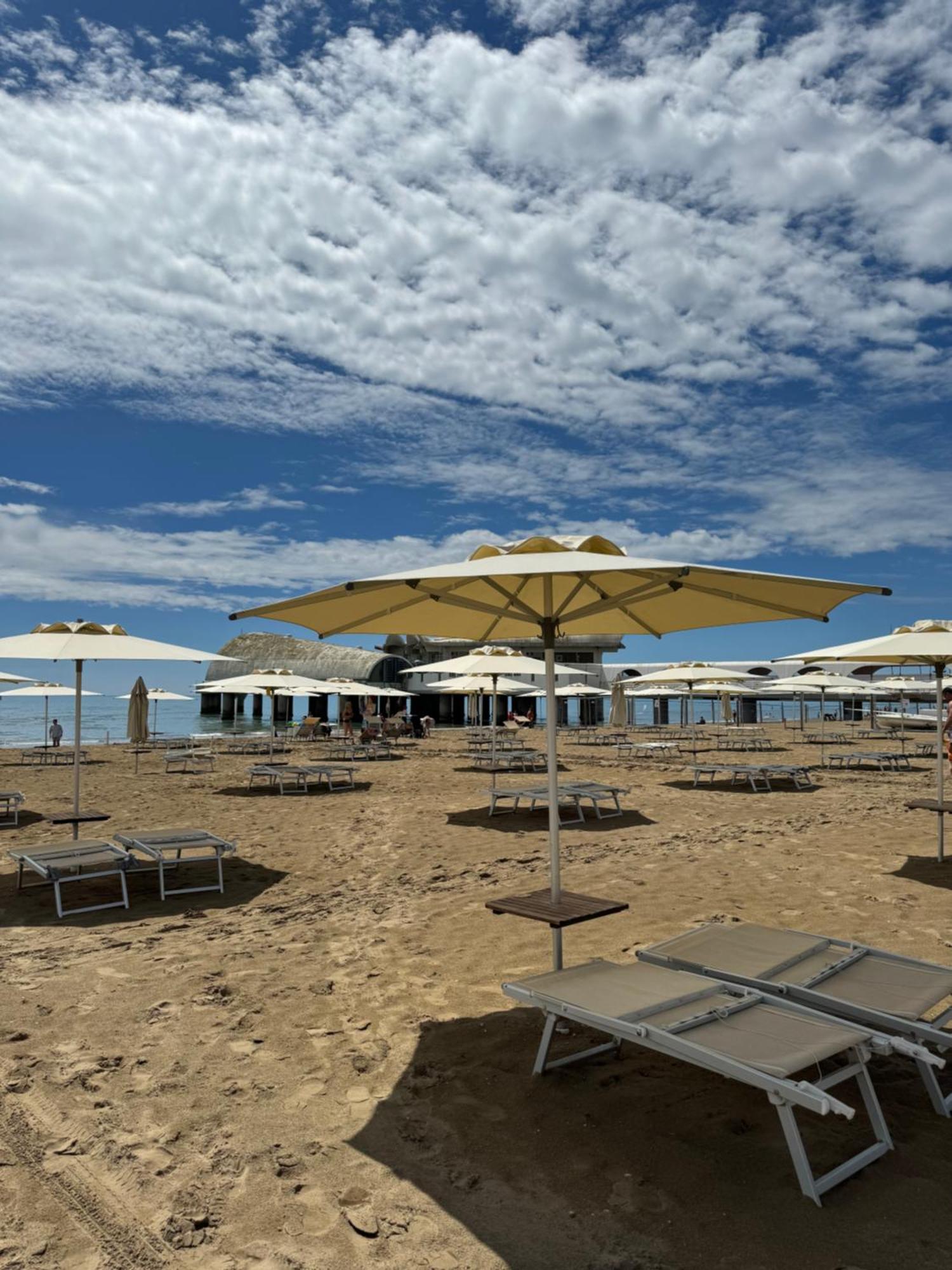 Appart 21 Artistic Beach Apartment Lignano Sabbiadoro Exterior foto